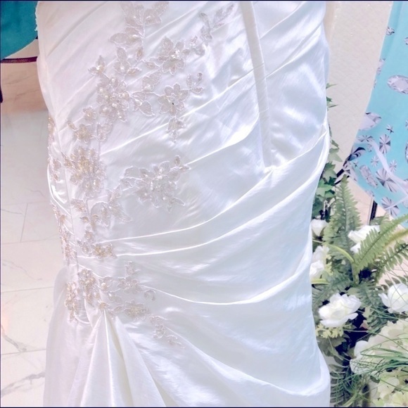 David’s Bridal White Strapless Beaded A-Line Wedding Dress Size 2 Bridal Gown - Picture 4 of 12